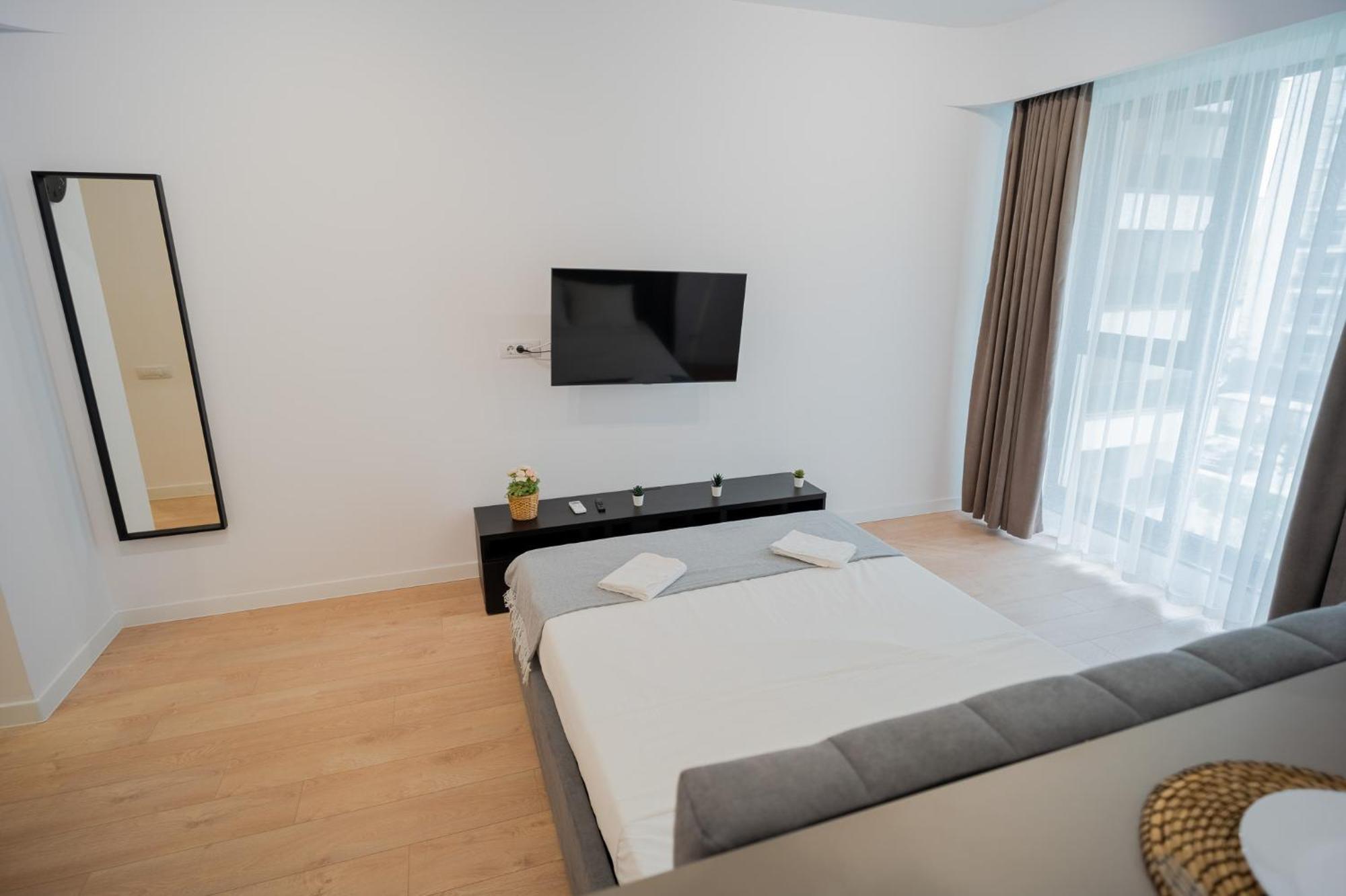 Amazing View Apartments - Iuliu Maniu & Politehnica Park Bukares Bagian luar foto