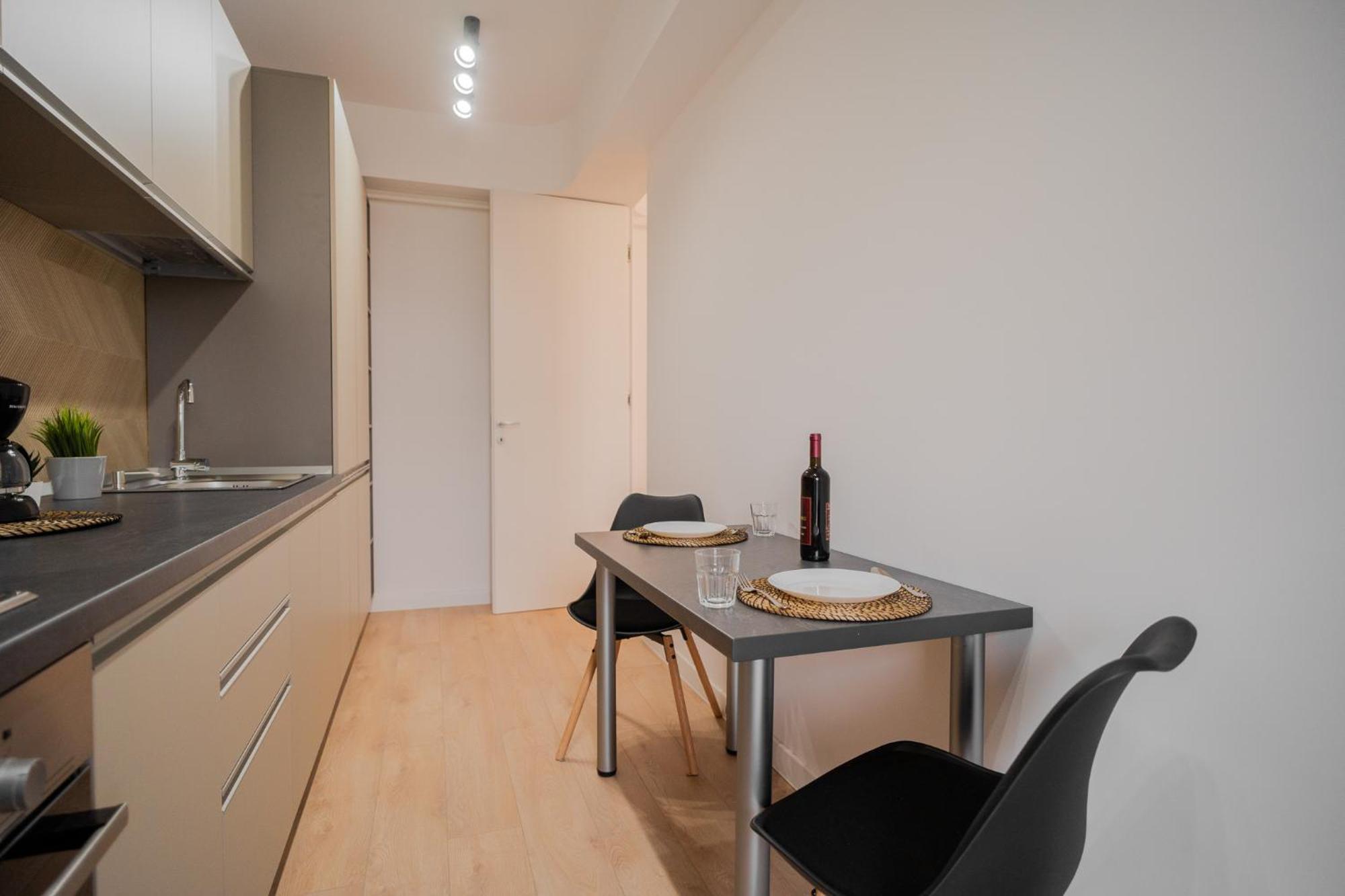 Amazing View Apartments - Iuliu Maniu & Politehnica Park Bukares Bagian luar foto