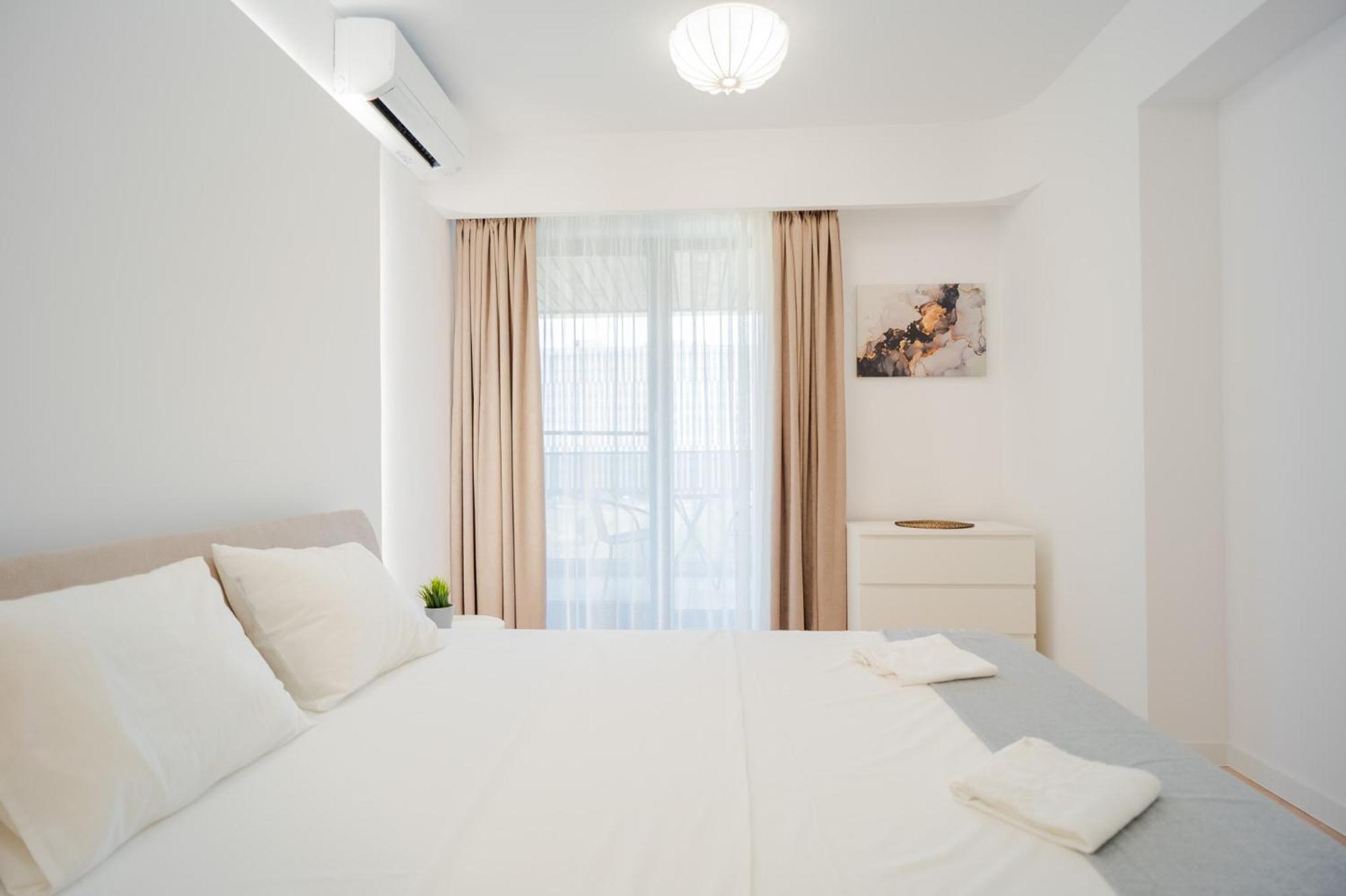 Amazing View Apartments - Iuliu Maniu & Politehnica Park Bukares Bagian luar foto