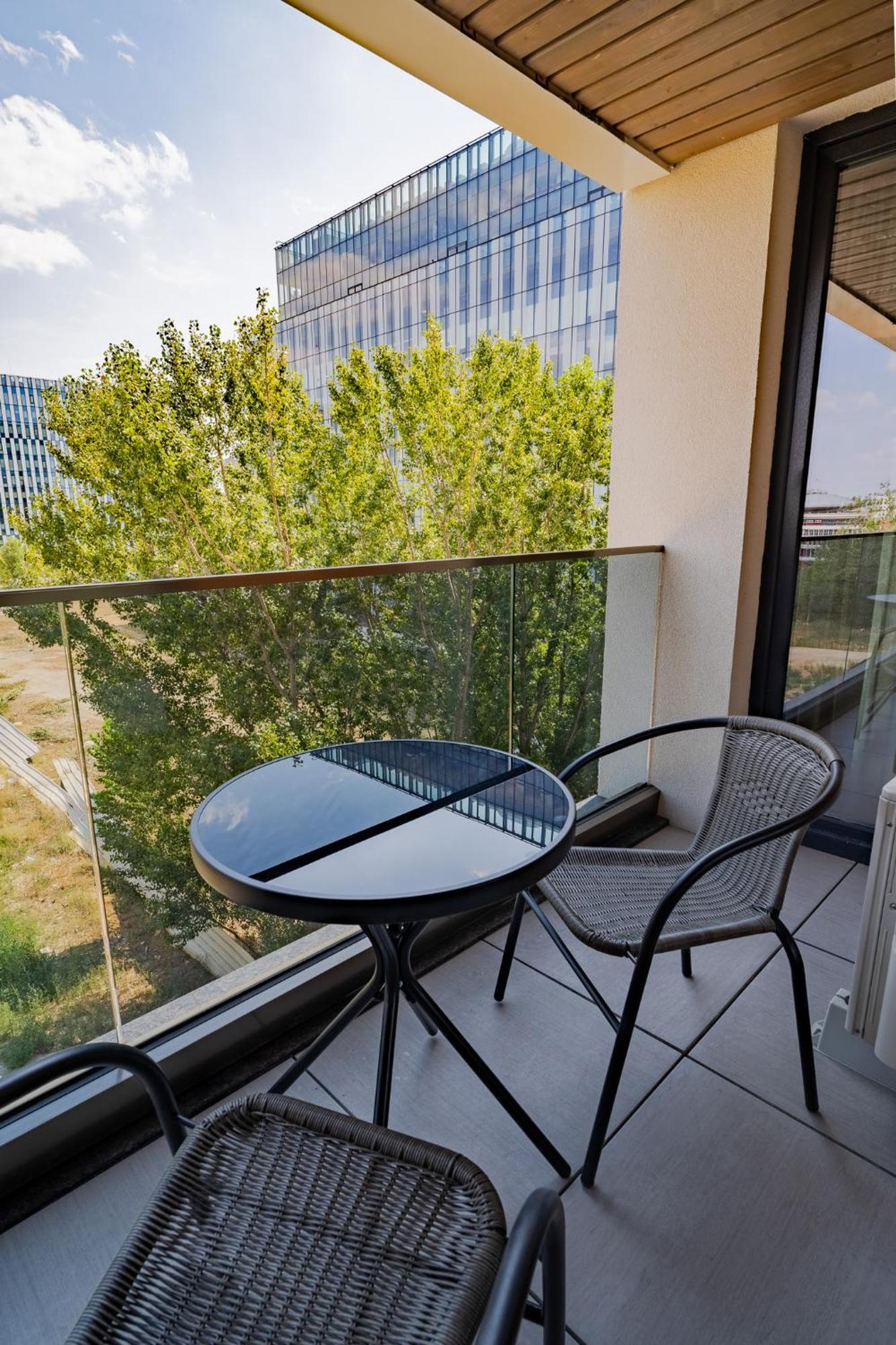 Amazing View Apartments - Iuliu Maniu & Politehnica Park Bukares Bagian luar foto